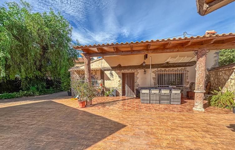 Ferienhaus für 15 Personen, mit Terrasse und Pool, kinderfreundlich - 1