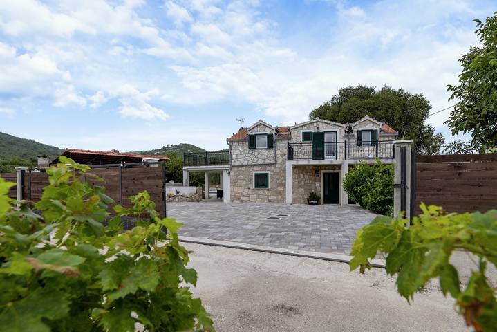 Villa Emanuel in Ljubitovica  - Haus für 4-6 Personen in Ljubitovica, Seget