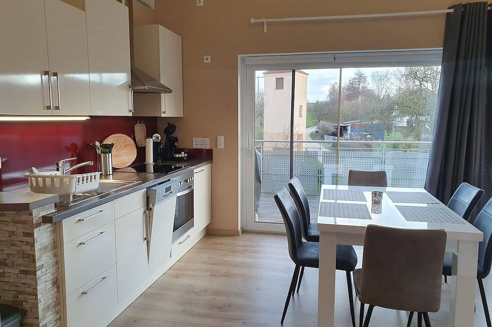 Ganze Wohnung, Moderne Ferienwohnung 5 Pers. mit Sauna, Balkon und E-Ladestation in Weiltingen, Romantische Straße