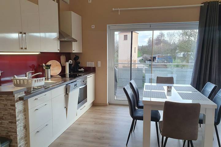 Ferienwohnung für 6 Personen, mit Balkon und Garten sowie Sauna