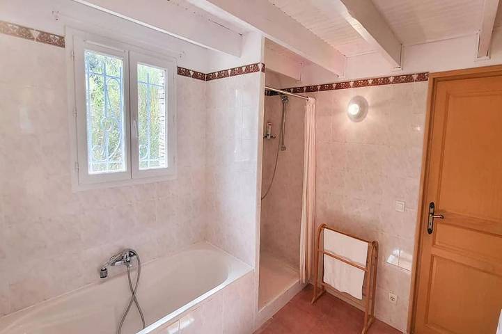 Location de vacances pour 8 personnes, avec jardin ainsi que piscine et terrasse, animaux acceptés à Villes-sur-Auzon - 3