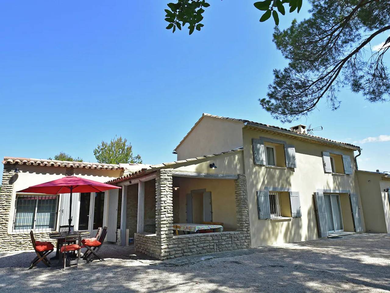 Private infinity pool, beautiful view of Mont Ventoux, a dream spot! in Malaucène, Parque natural regional del Mont Ventoux