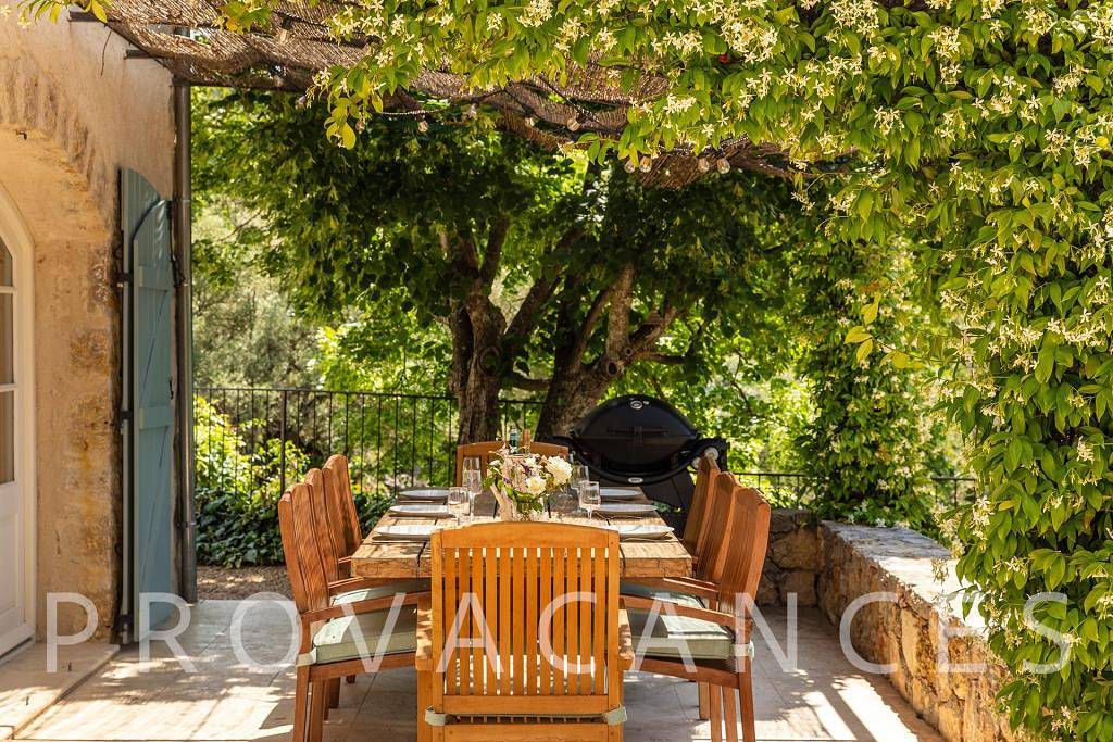 Provencal stone house with panoramic views and pool in Fayence in Fayenza, Region de Draguignan