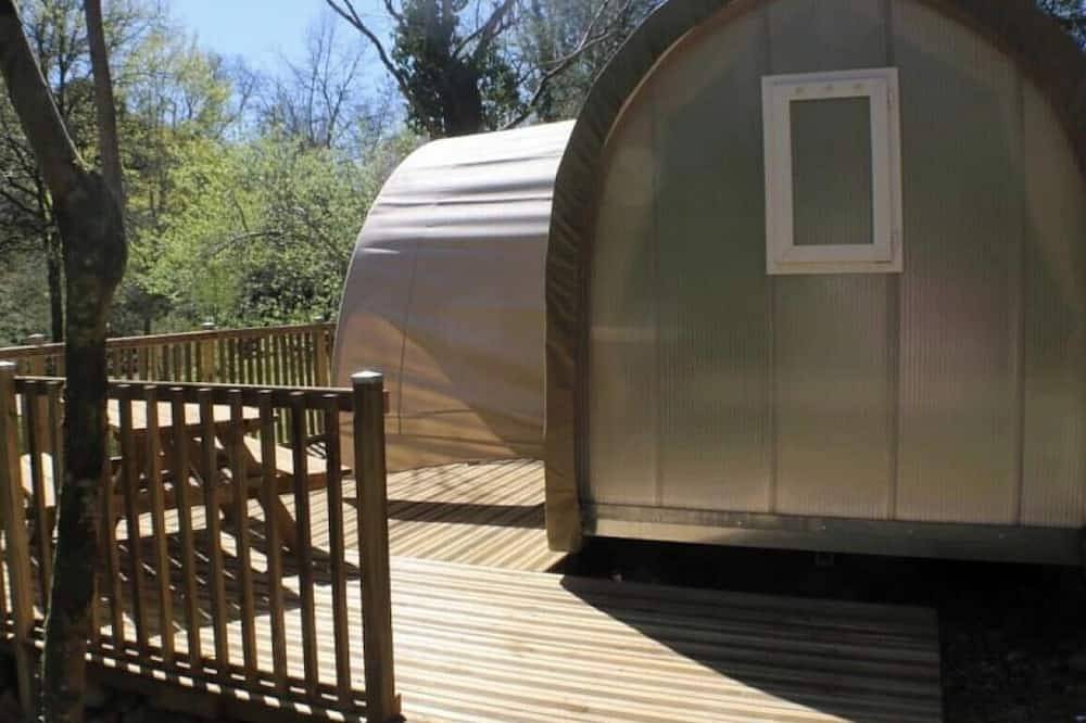 Zecamping toboggans piscine animaux acceptés locatif 16m2 4 pers in Saint-Constant (homonymie), Région d'Aurillac