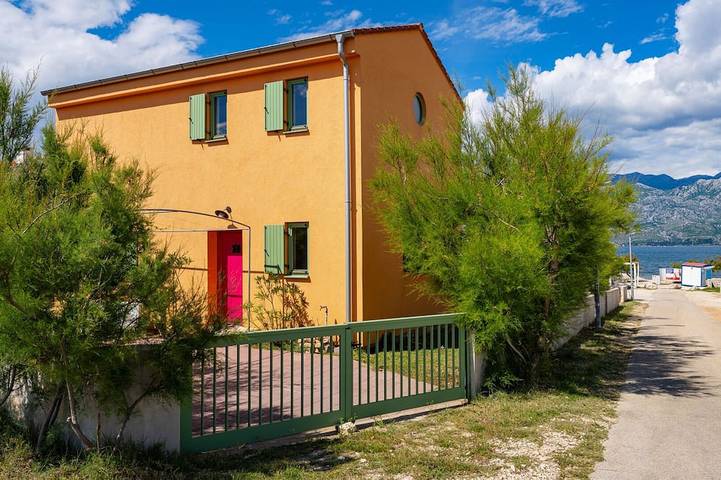 Villa für 4 Personen, mit Terrasse und Garten, mit Haustier in Razanac