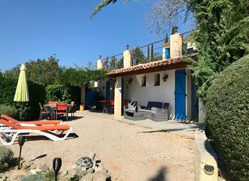 Gîte pour 4 personnes, avec jardin ainsi que piscine et terrasse à Bras