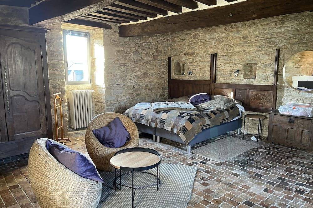 Siglo Xv Manoir. con su piscina cubierta climatizada in Donges, Valle del Loira