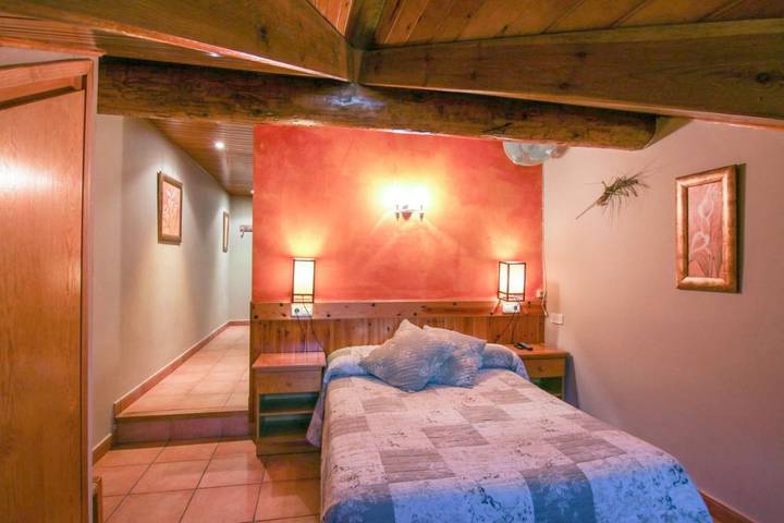 Hôtel pour 3 personnes, avec Terrasse et Vue à Sort