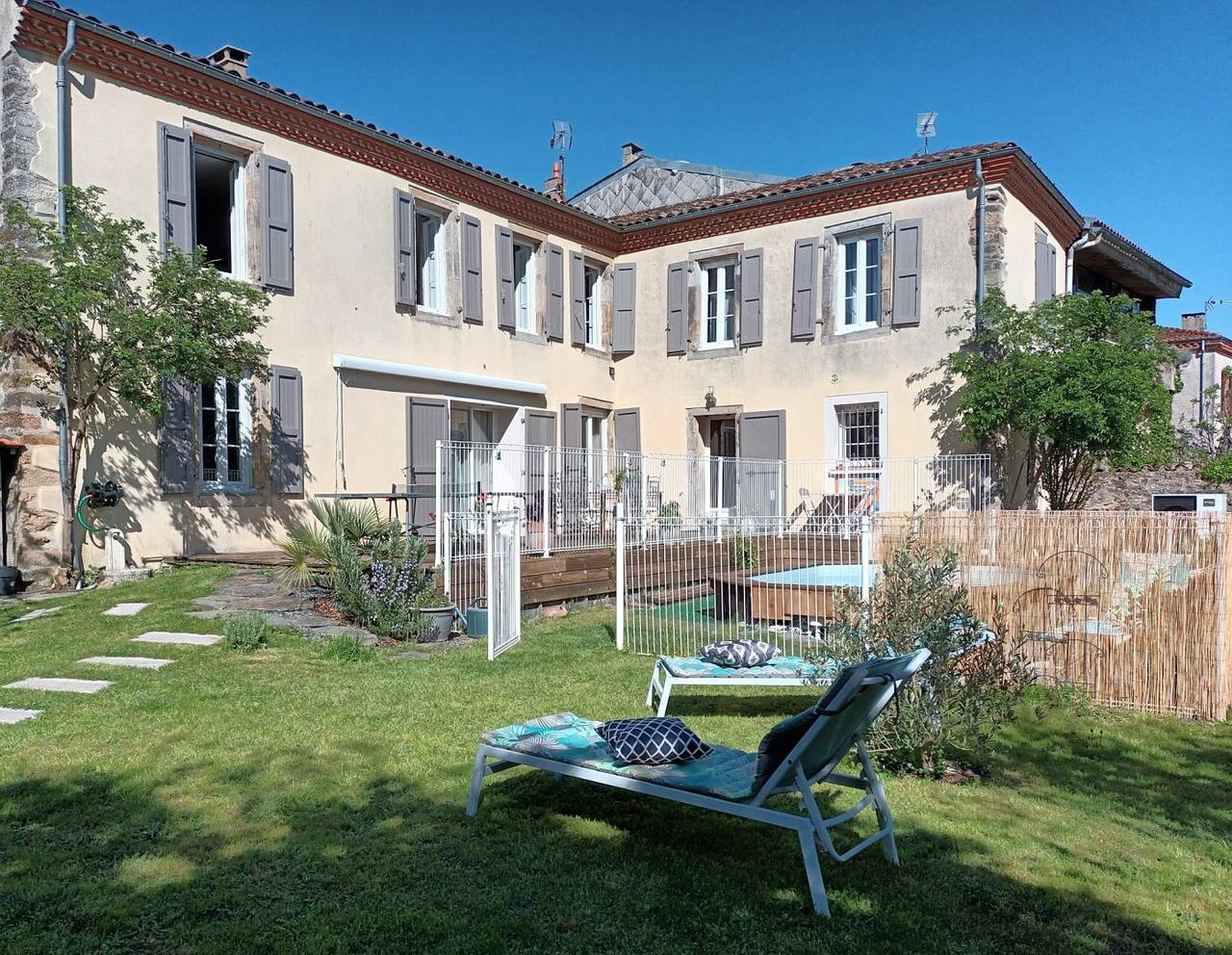 Chambres d'hôtes au Relais du Fraysse - Chambre "Côté village" in Le Fraysse, Région d'Albi