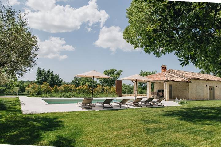 Ferienhaus für 4 Personen, mit Pool und Garten