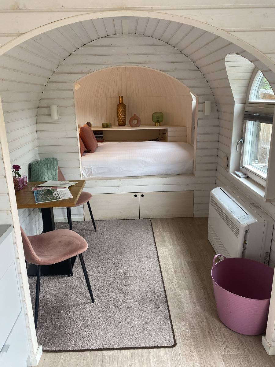 Unieke 2 persoons Tiny House op kleinschalig erf met privé hottub en sauna in Almere in Flevoland
