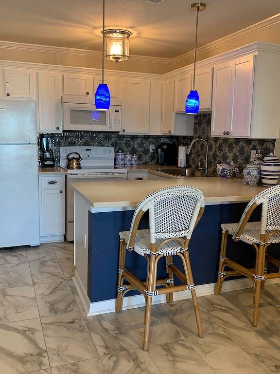 Ganze Wohnung, Gelassenheit, Sonnenschein und zuckerweißer Sand erwarten Sie / Pool / Whirlpool / kostenloses Wifi, Parkplatz in Johnsons Beach, Perdido Key