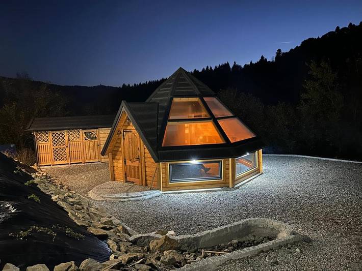Dom dla 4 osób, z Taras i Jacuzzi oraz Ogród i Widok w Muszyna