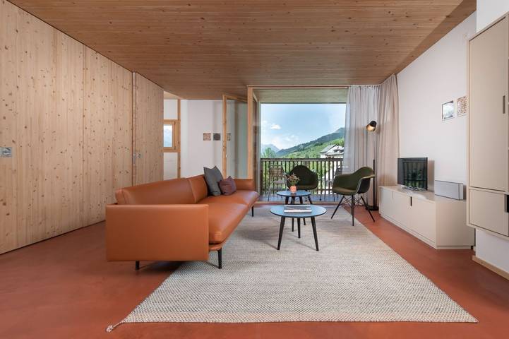 Ferienwohnung für 4 Personen, mit Balkon und Ausblick in Sent