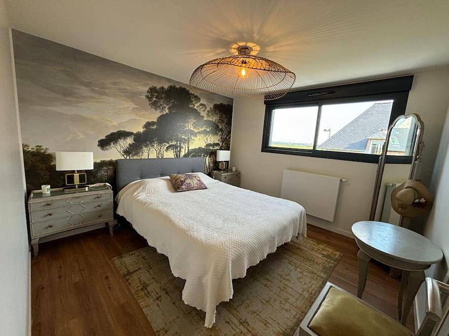 Three-Bedroom House in Regnéville-sur-Mer, Région de Coutances