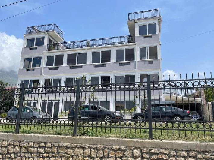 Ferienwohnung für 6 Personen, mit Terrasse in Montenegro