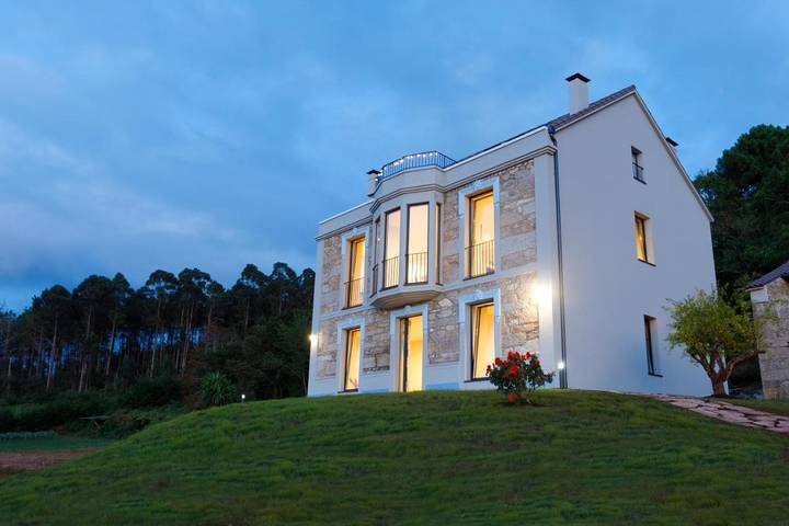 Casa rural para 4 personas, con vistas y jardín, Se admiten mascotas en Noya