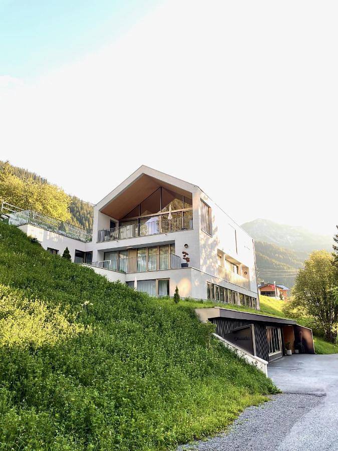 Vakantiewoning voor 4 personen, with uitzicht and sauna as well as balkon in Sankt Anton am Arlberg