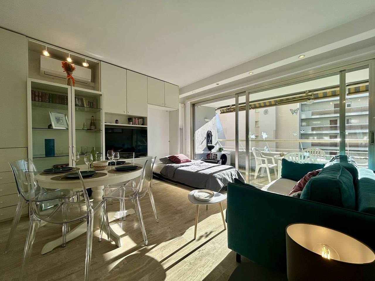 Appartement entier, Appart 2P à Villeneuve: Clim, 4 couchages in Villeneuve-Loubet Plage, Villeneuve-Loubet