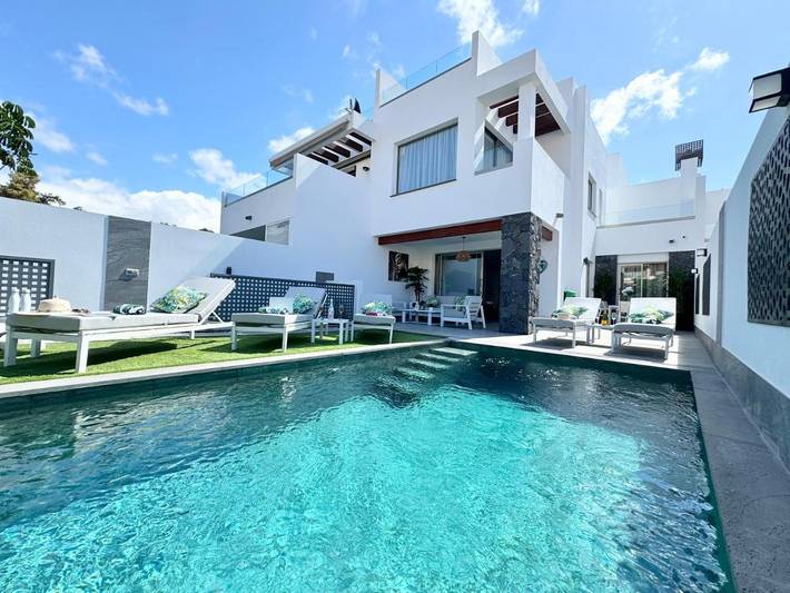 Chalet para 7 personas, con Balcón y Terraza además de Jardín y Piscina en Los Cristianos