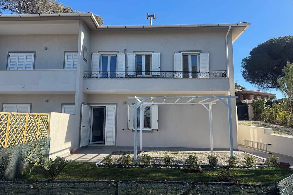 Sea view house with bathing establishment included for 6 people, with garden in Etruskische Küste