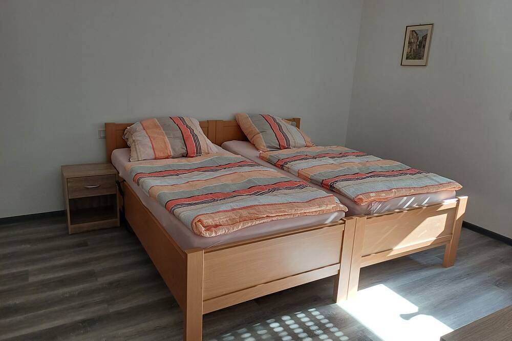 Entire apartment, Vacation apartment in the forest/ central location/ leisure facilities in Neunkirchen, Saarland