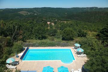 Gîte pour 4 personnes, avec jardin ainsi que piscine et jacuzzi, animaux acceptés dans Bellefont-La Rauze