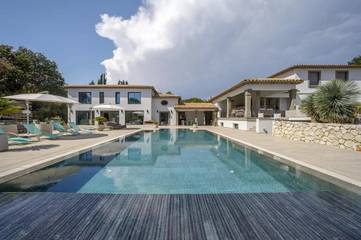 Maison d’hôte pour 2 personnes, avec jardin et jacuzzi ainsi que piscine et sauna à Châteauneuf-Grasse