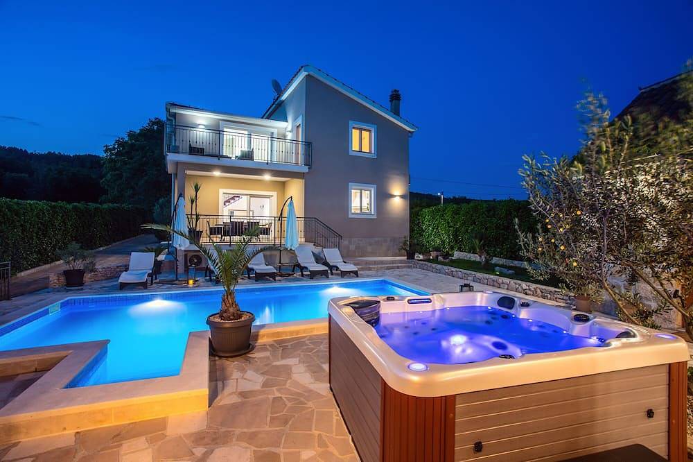 Luxusvilla Omas Gold für 8 Personen mit privatem Pool, voll klimatisiert in Makarska Riviera