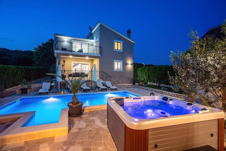 Villa für 8 Personen, mit Garten und Whirlpool - 1