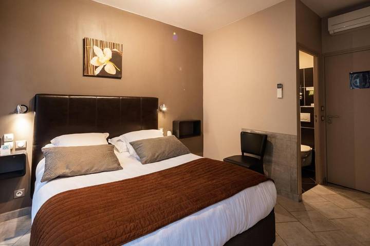 Hôtel pour 2 personnes, avec terrasse et piscine, animaux acceptés