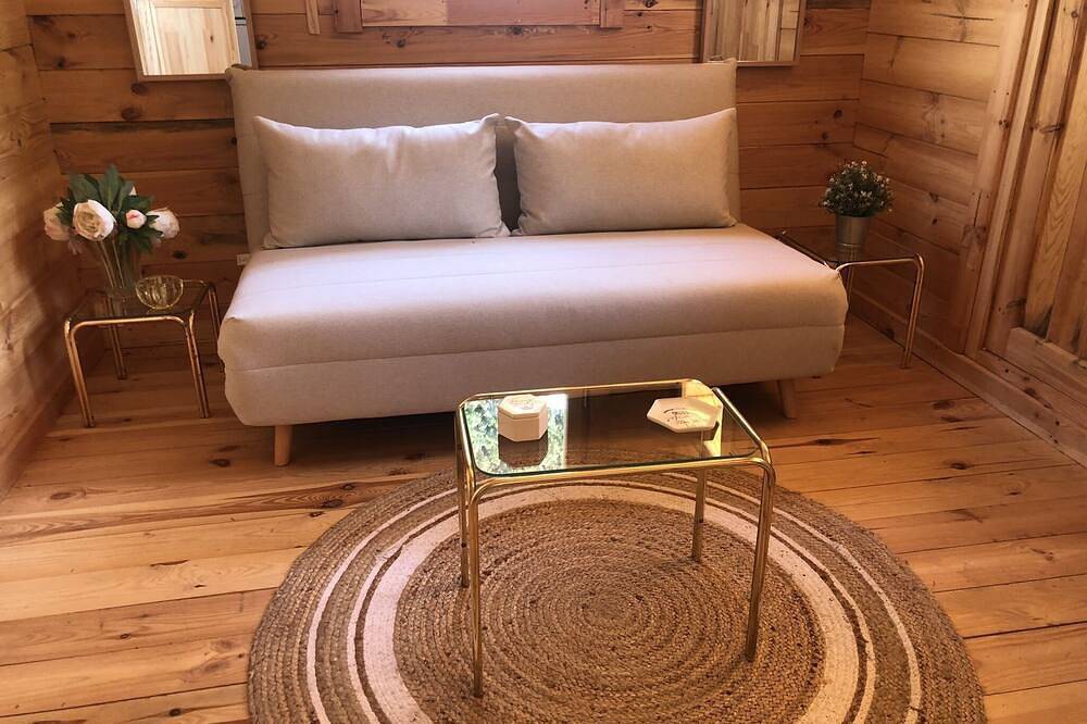 Charming chalet in the Luberon region Perfect comfort for two people in Cavaillon, Regionaler Naturpark Luberon