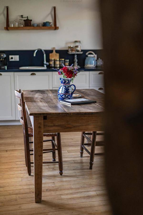 Location de vacances pour 8 personnes, avec vue et piscine ainsi que terrasse et jardin, animaux acceptés à Montvendre - 4