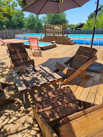 Gîte pour 6 personnes, avec vue et jardin ainsi que bassin pour enfant et piscine, animaux acceptés à Uza