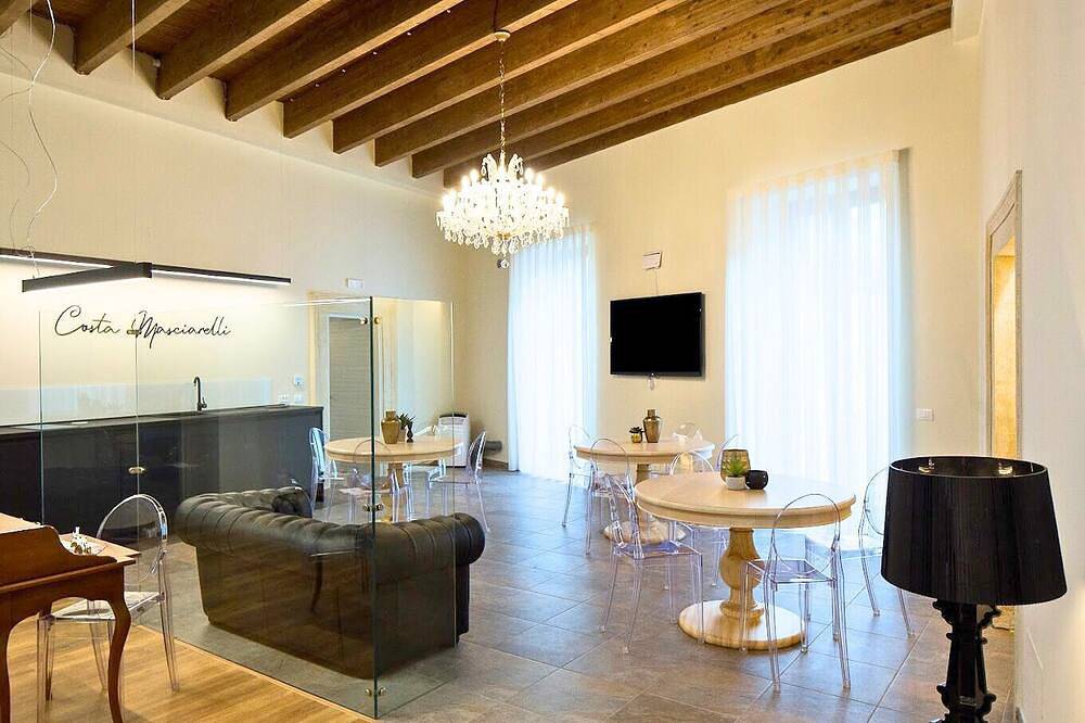 [B&B Costa Masciarelli] 3 Suites in the center of the city - Wi-Fi - A/C - View in L'Aquila, Gran Sasso