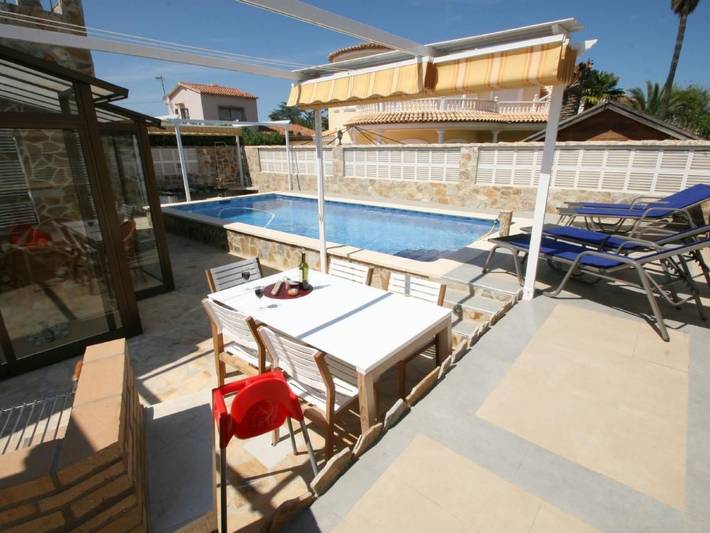 Chalet para 7 personas, con Terraza además de Jardín y Piscina en Marina Alta