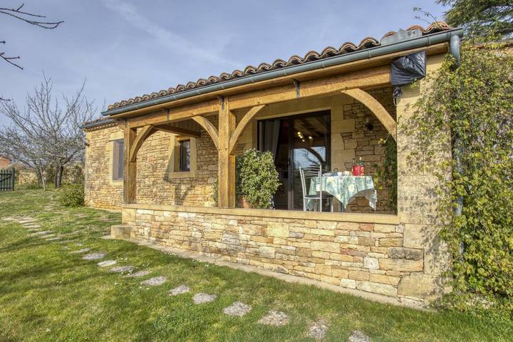 Gîte pour 2 personnes, avec terrasse et jardin