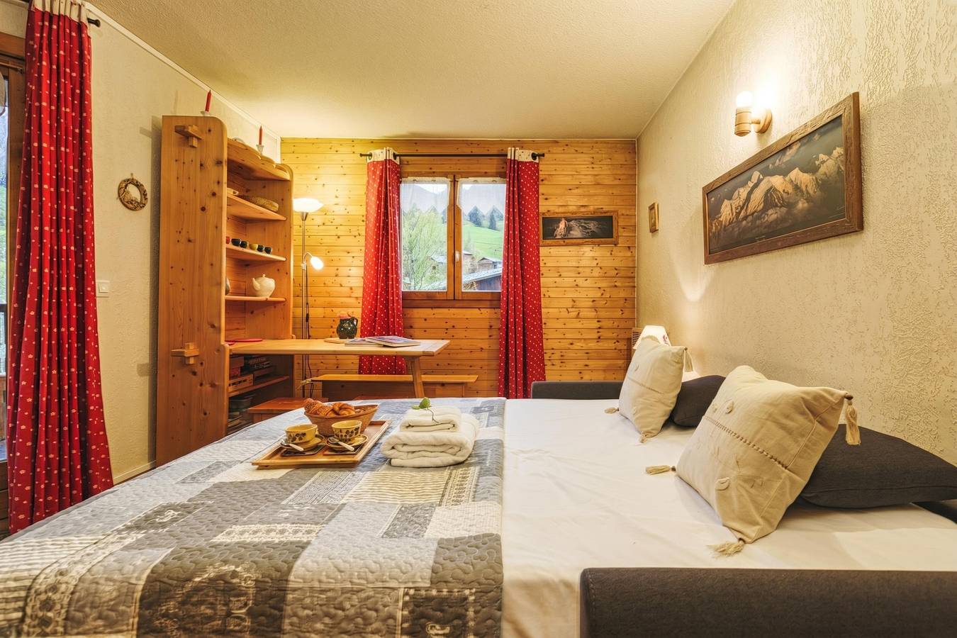 Appartement entier, Apt Dryadesd92 Near Lift: Duplex, Views, Balcony, Sleeps 5 in Les Houches, Massif du Mont-Blanc