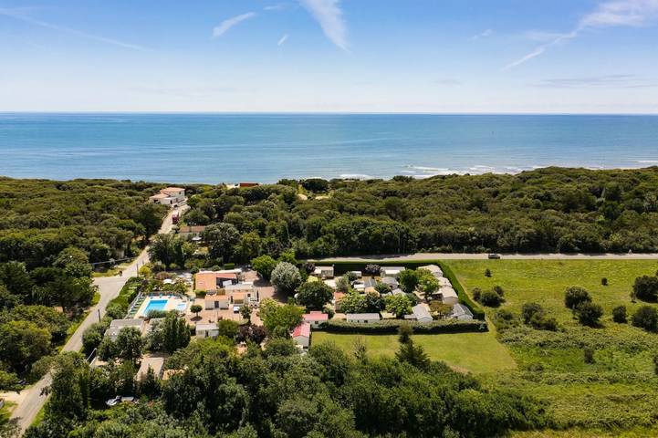 Camping pour 4 personnes, avec Terrasse à Saint-Pierre-d'Oléron