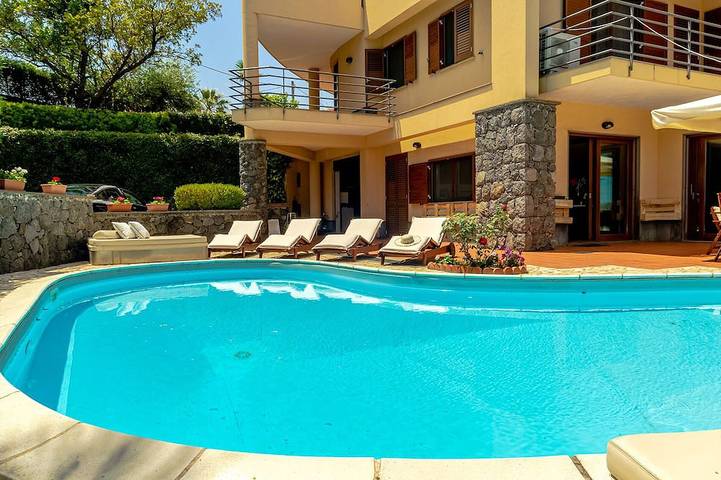 Villa per 9 persone, con balcone e giardino in Aci Sant'Antonio