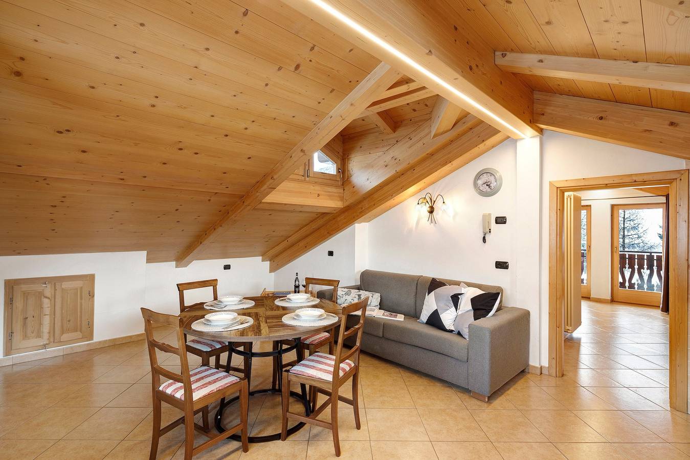 Ganze Wohnung, Apartment 'Dendrites' mit gemeinsamer Terrasse, Balkon und Wlan in Livigno (Stadt), Livigno