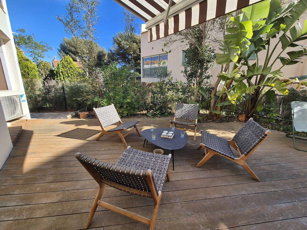 Ganze Ferienwohnung, Ferienwohnung für 4 Personen mit Terrasse in Sanary-sur-Mer, Toulon Region