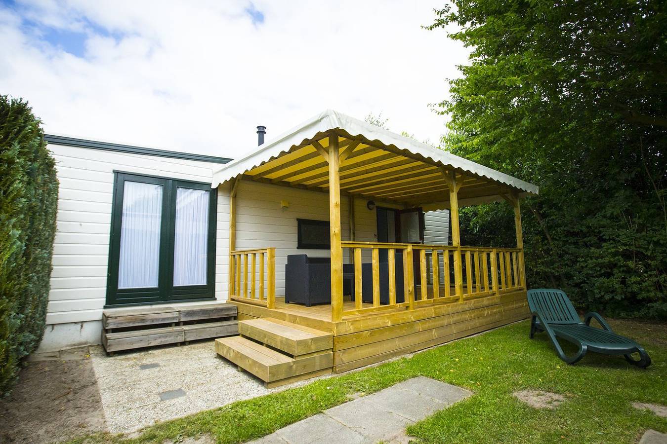 Recreatiepark Duinhoeve — Chalet mit Veranda | 5 Personen (2 Schlafzimmer) in Nordbrabant