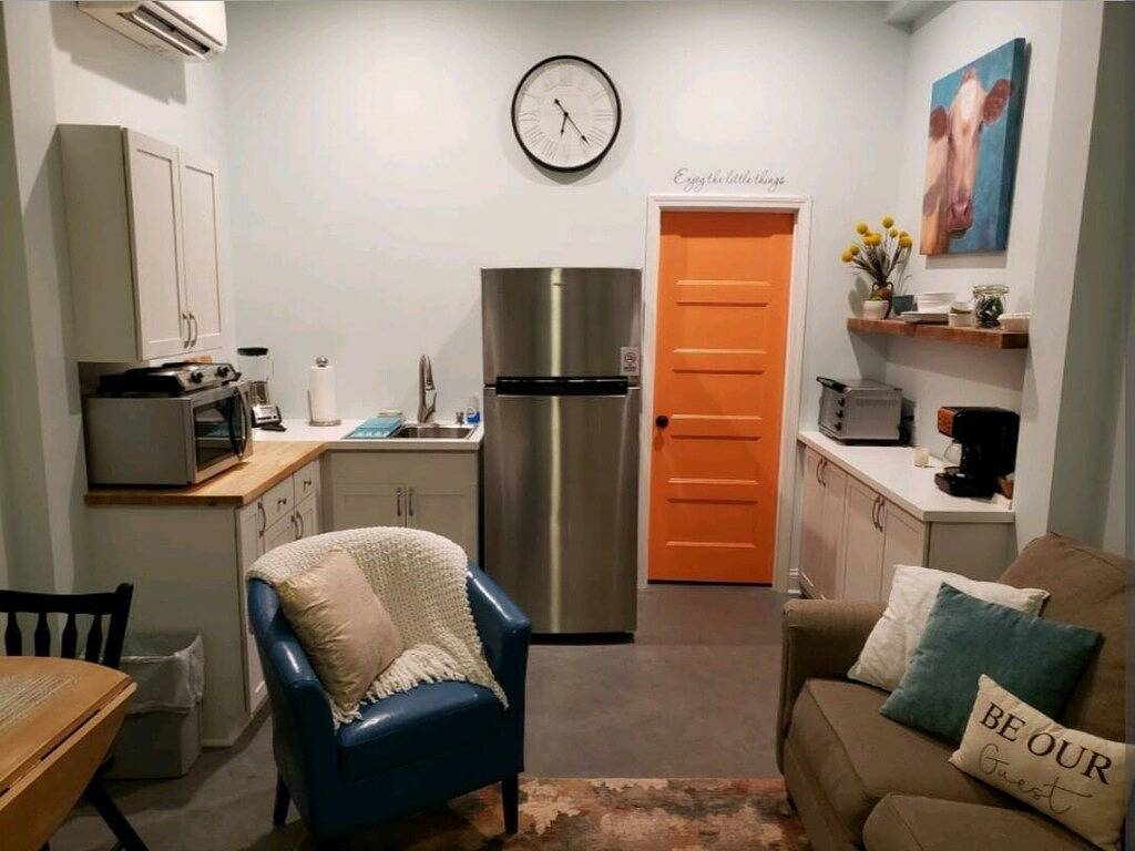 Ganze Wohnung, Studio - direct 2 min beach walk with public access end of street. in Yaupon Beach, Oak Island (NC)