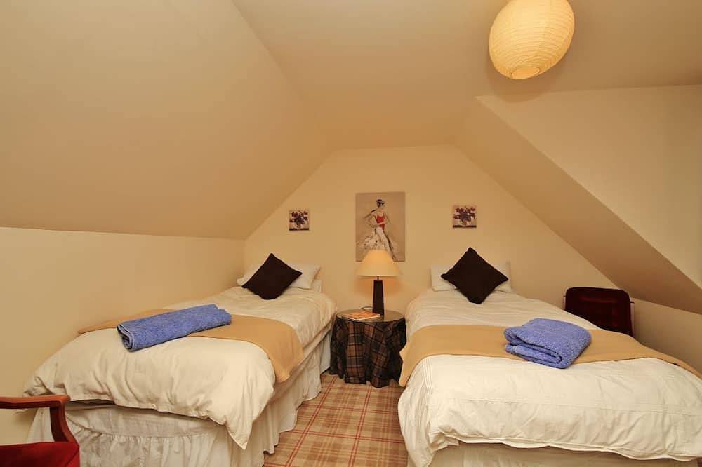 A fabulous traditional cottage - full of character - sleeps 6 in Crail, Fife region