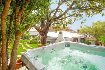 Gîte pour 2 personnes, avec balcon et jacuzzi à Monte Petrosu
