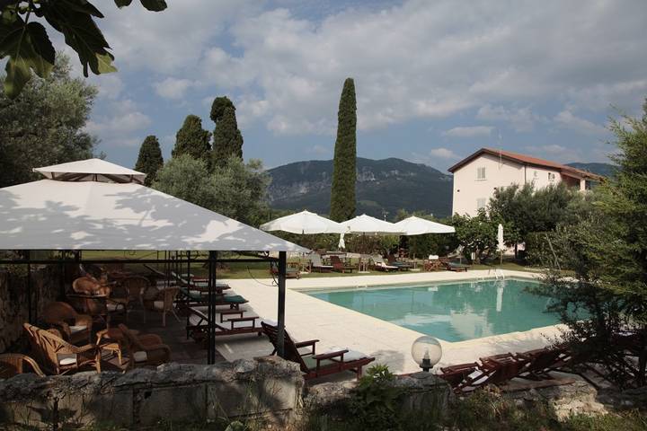 Baita per 6 persone, con Terrazza e Giardino nonché Piscina in 