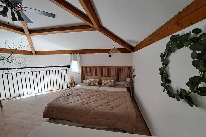 A house in a quiet location in Provence with a pool, grill, and bike paths—pets welcome 🐾🚲🌿 in Loriol-du-Comtat, Vaucluse
