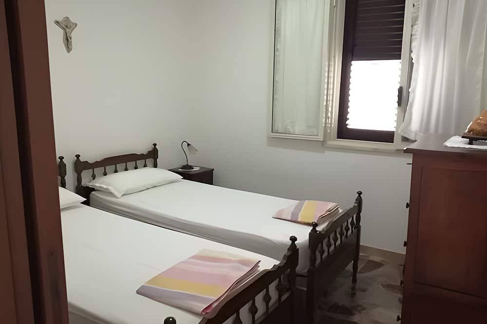 Entire apartment, Apartment 'Appartamento Lucia' with Sea View, Wi-Fi and Air Conditioning in Marina di Pescoluse, Pescoluse