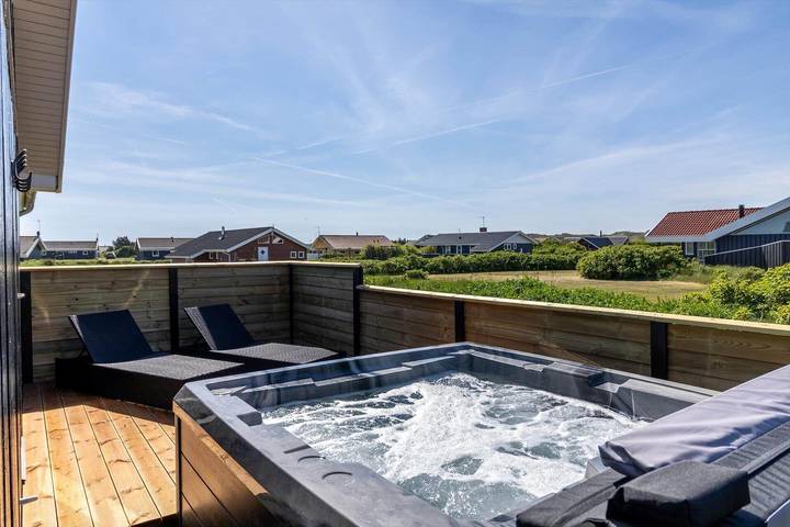 Vakantiehuis voor 6 personen, with Whirlpool and Terras as well as Tuin in Vejlby Klit